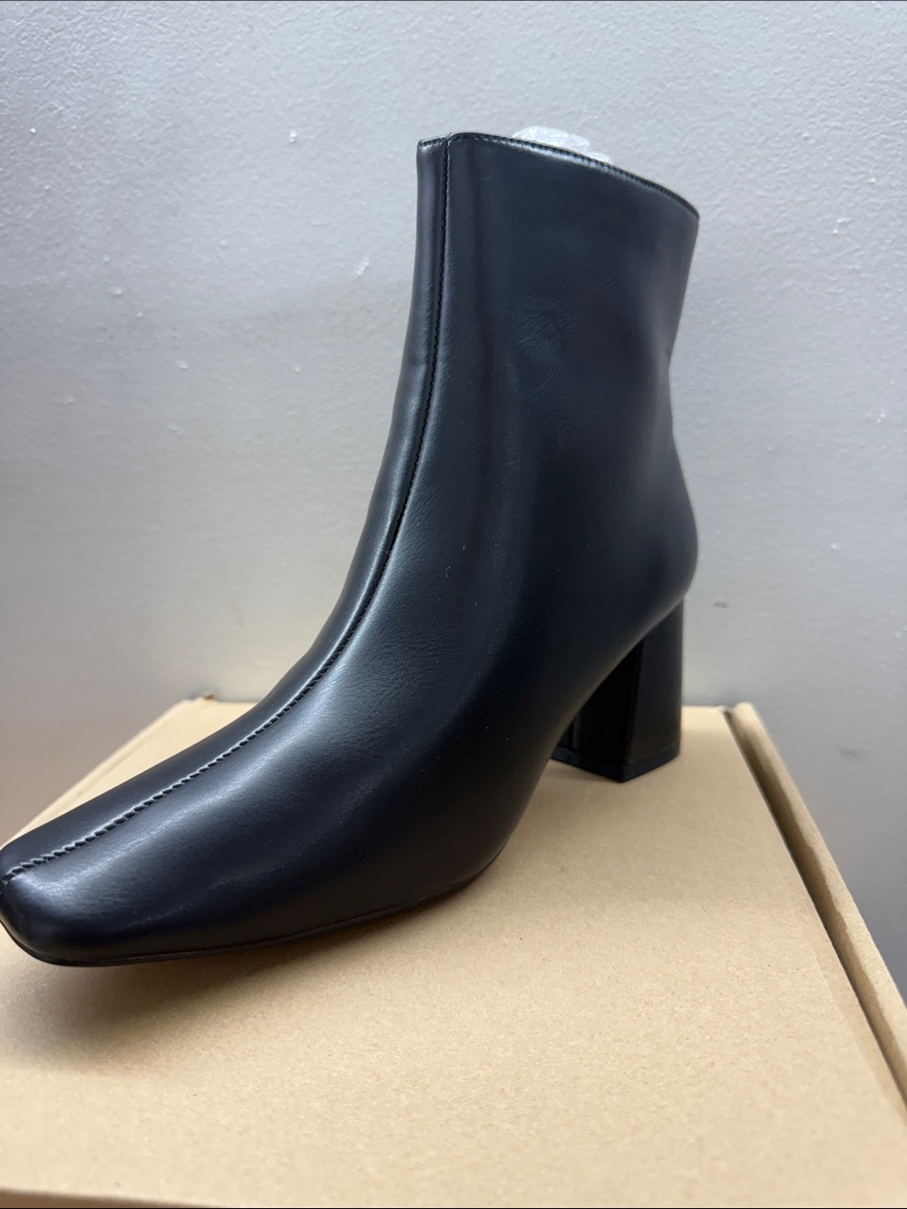 Journee Collection HAYLINN Black Leather Block Heel Ankle Boot Women’s Size 6.5